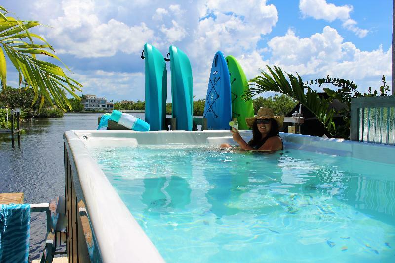 Latitude 26 Waterfront Boutique Resort - 博尼塔斯普林斯 外观 照片