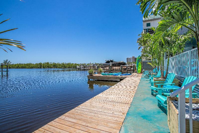 Latitude 26 Waterfront Boutique Resort - 博尼塔斯普林斯 外观 照片