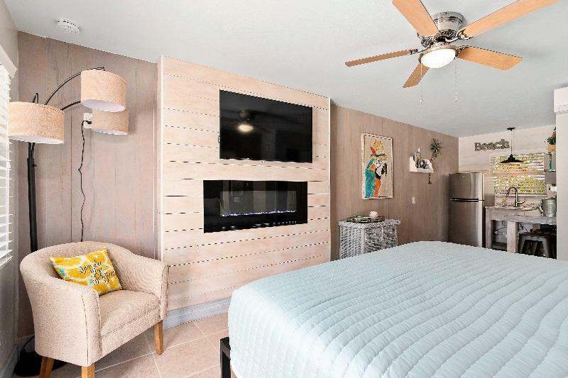 Latitude 26 Waterfront Boutique Resort - 博尼塔斯普林斯 外观 照片